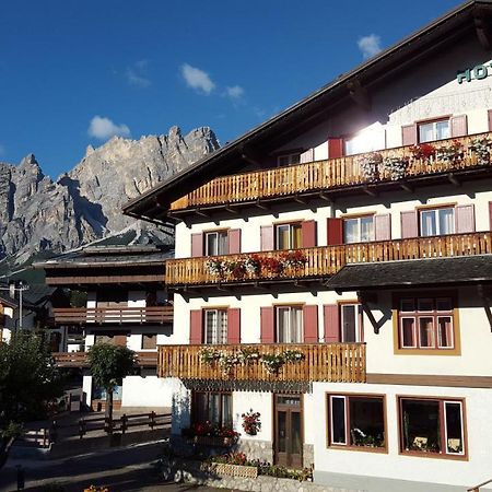 Hotel Bellaria - Cortina dʼAmpezzo Dış mekan fotoğraf