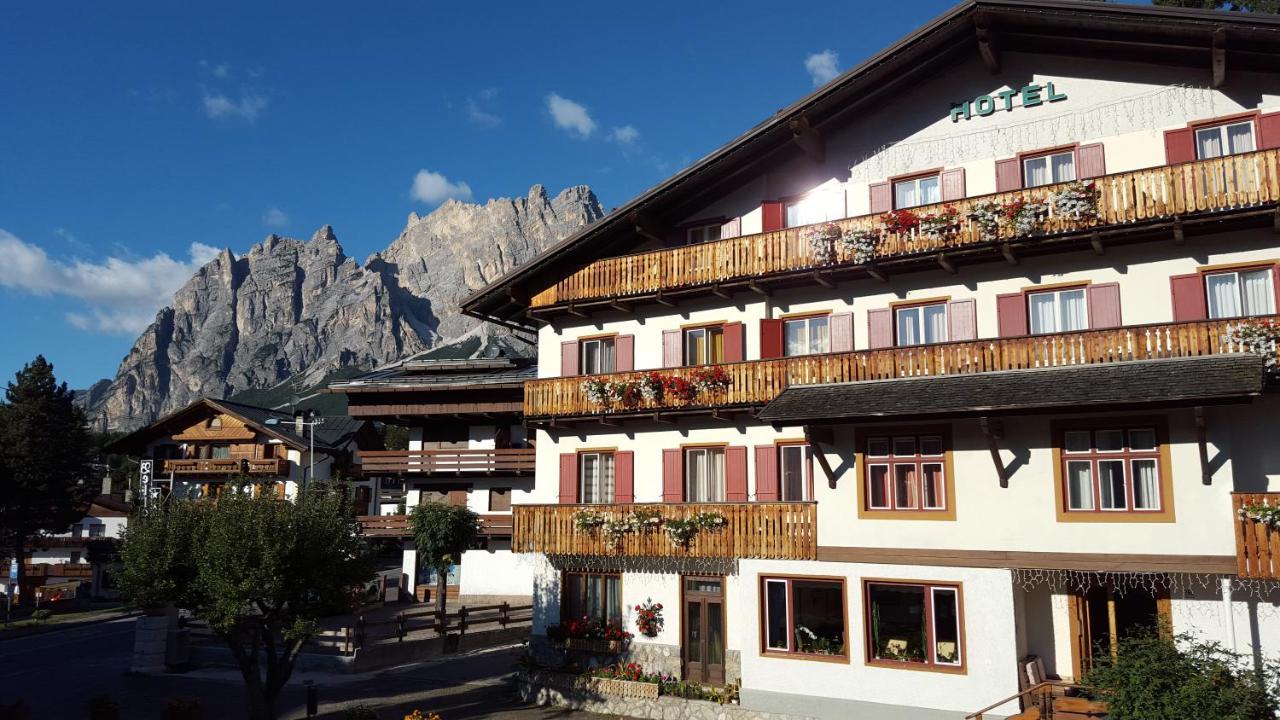 Hotel Bellaria - Cortina dʼAmpezzo Dış mekan fotoğraf