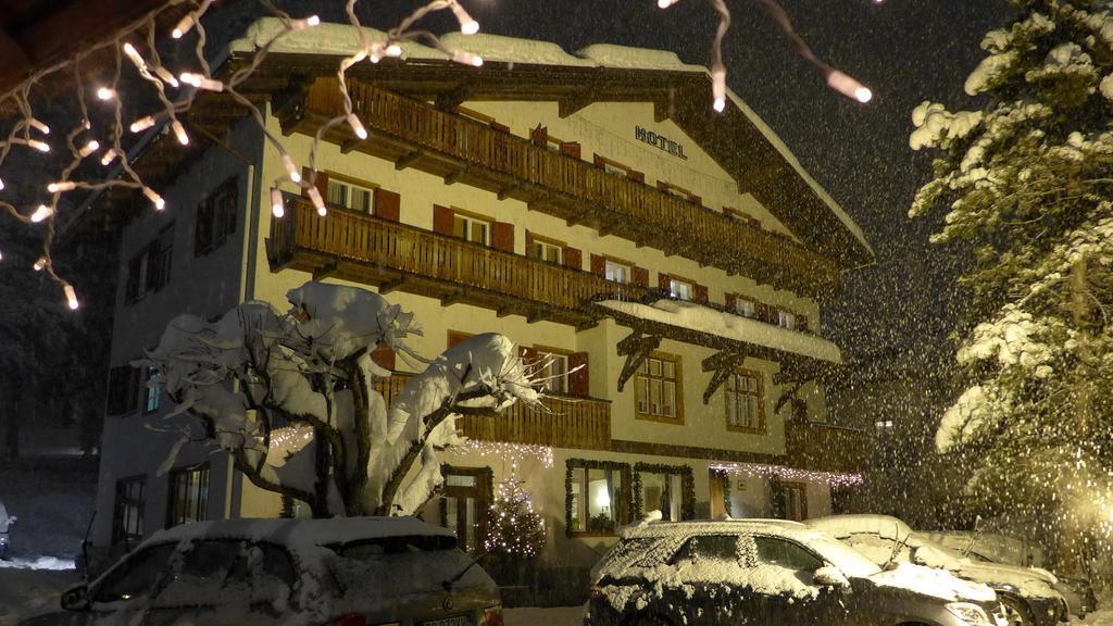 Hotel Bellaria - Cortina dʼAmpezzo Dış mekan fotoğraf